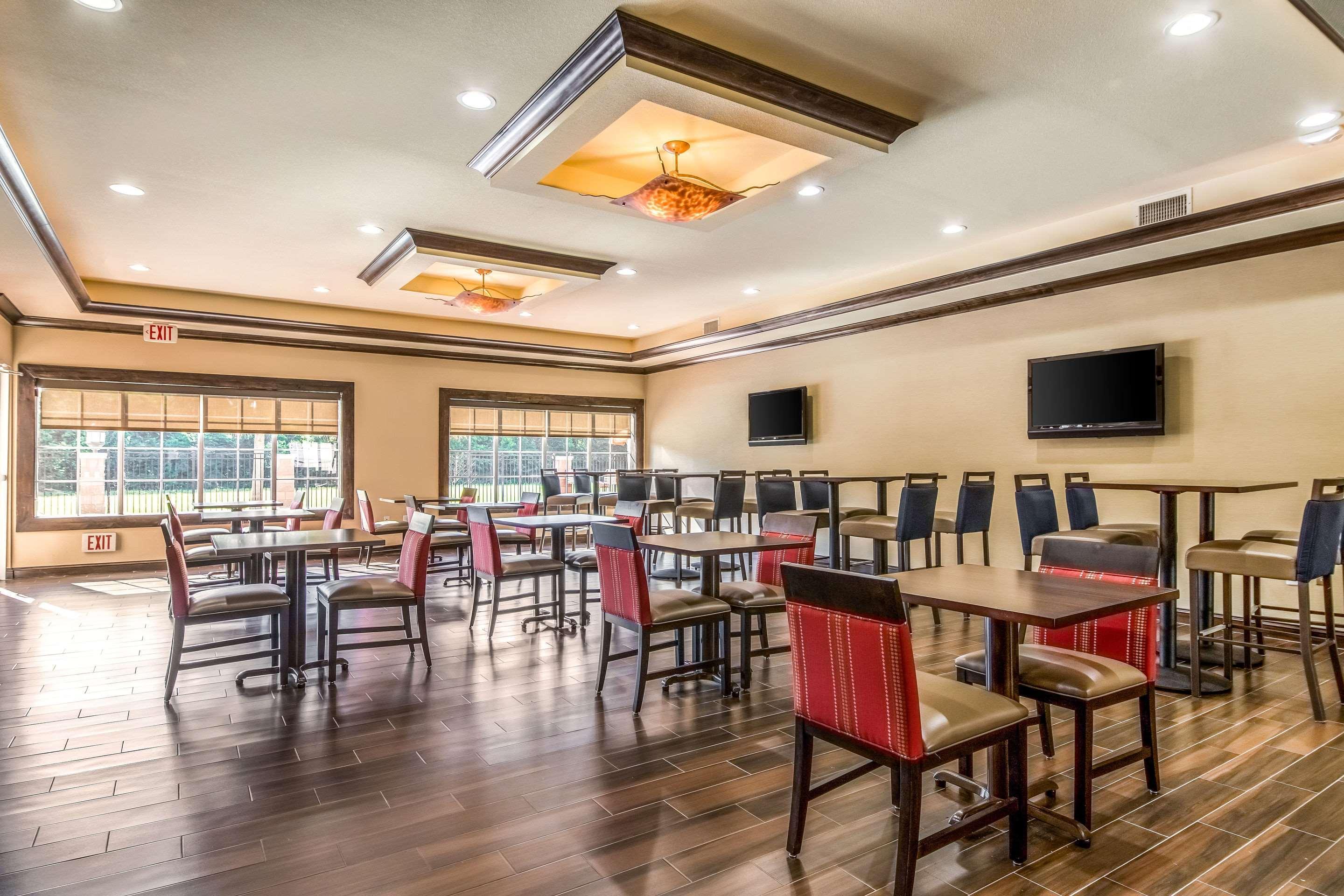 亚历山大康福特套房酒店 亚历山德里亚 外观 照片